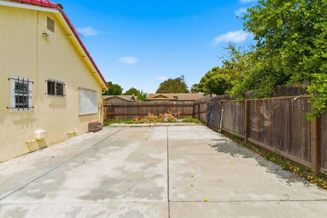8152 Le Mans Ave, Stockton, CA 95210