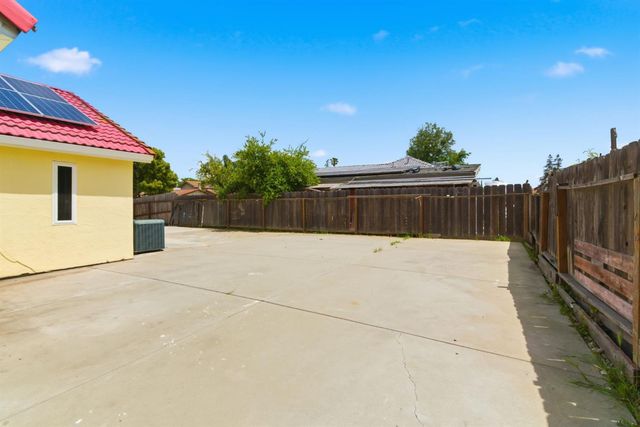8152 Le Mans Ave, Stockton, CA 95210