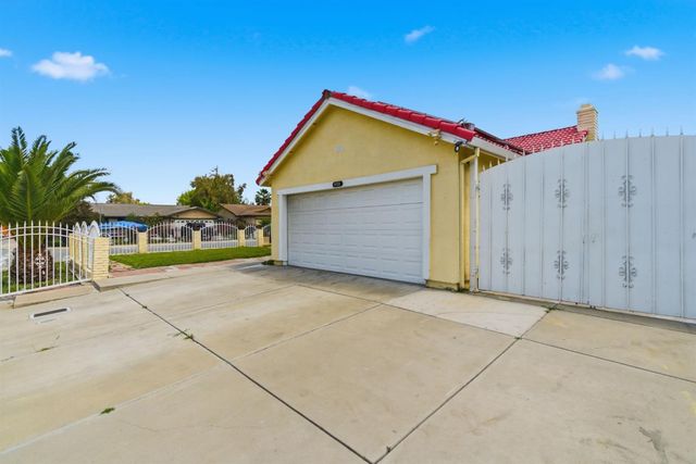 8152 Le Mans Ave, Stockton, CA 95210