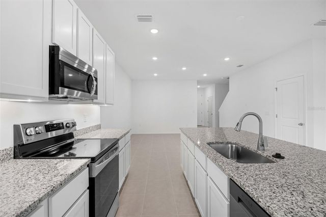 725 MAPLE OAK DRIVE, Deland, FL 32720