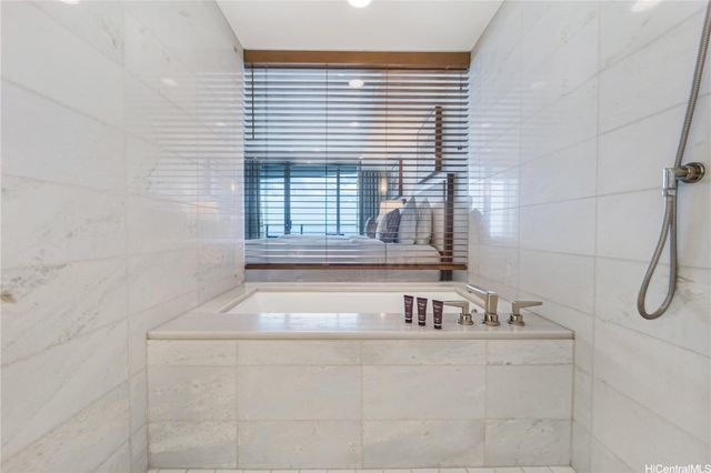 2139 Kuhio Avenue D3102, Honolulu, HI 96815