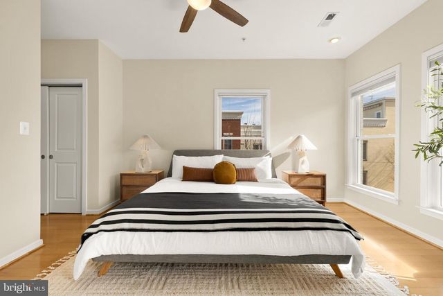 907 3RD PL SE, Washington, DC 20003