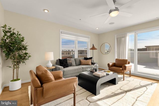 907 3RD PL SE, Washington, DC 20003