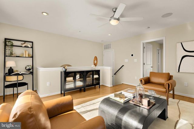 907 3RD PL SE, Washington, DC 20003