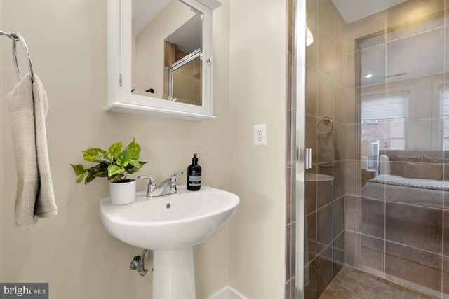 907 3RD PL SE, Washington, DC 20003