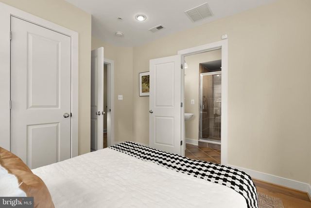 907 3RD PL SE, Washington, DC 20003