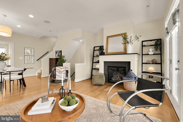 907 3RD PL SE, Washington, DC 20003