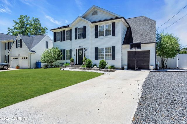 209 Gilford Avenue, Island Heights, NJ 08732