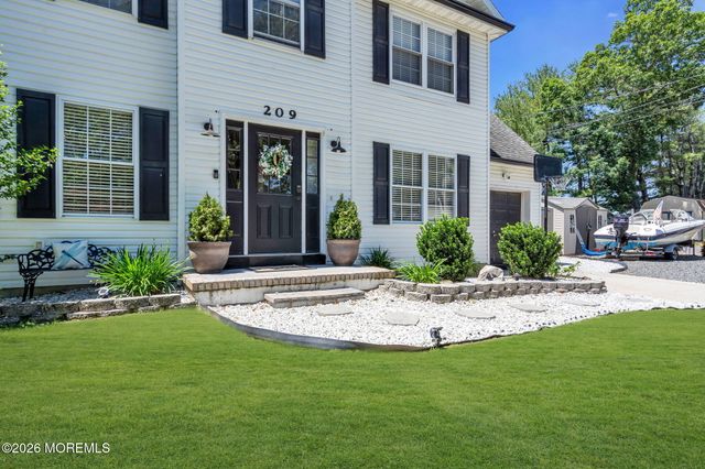 209 Gilford Avenue, Island Heights, NJ 08732