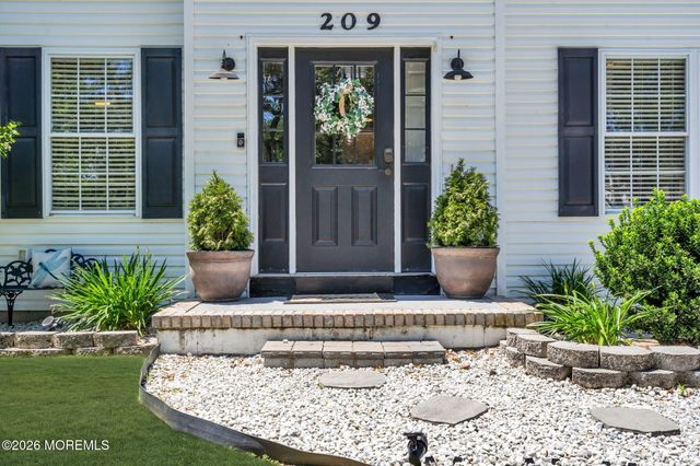 209 Gilford Avenue, Island Heights, NJ 08732