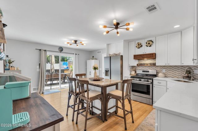209 Gilford Avenue, Island Heights, NJ 08732