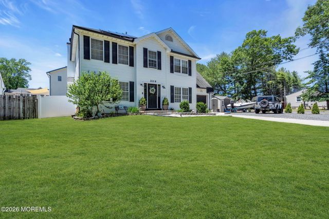 209 Gilford Avenue, Island Heights, NJ 08732