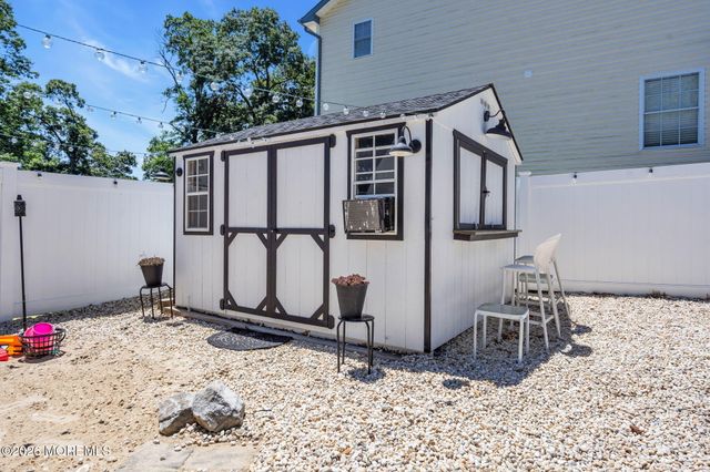 209 Gilford Avenue, Island Heights, NJ 08732