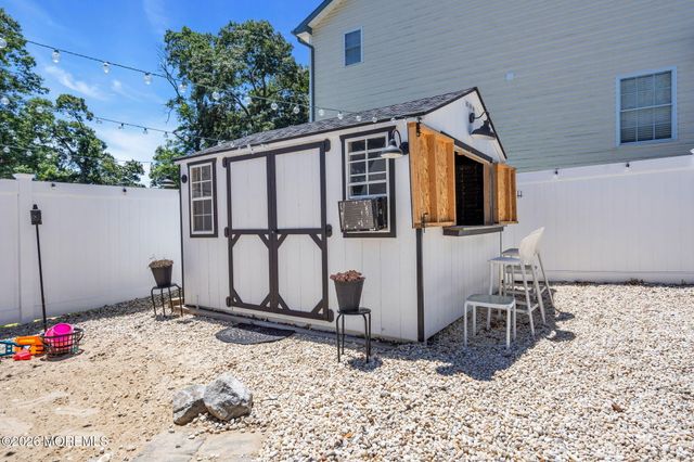 209 Gilford Avenue, Island Heights, NJ 08732