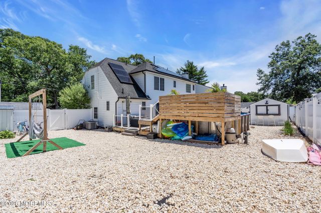 209 Gilford Avenue, Island Heights, NJ 08732