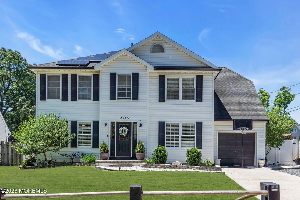 209 Gilford Avenue, Island Heights, NJ 08732