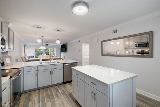 3021 Sandpiper Bay CIR E106, Naples, FL 34112