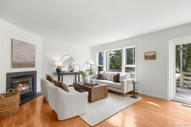 16 Tulip Tree Lane, Mamaroneck, NY 10543