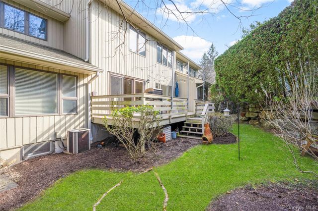 16 Tulip Tree Lane, Mamaroneck, NY 10543