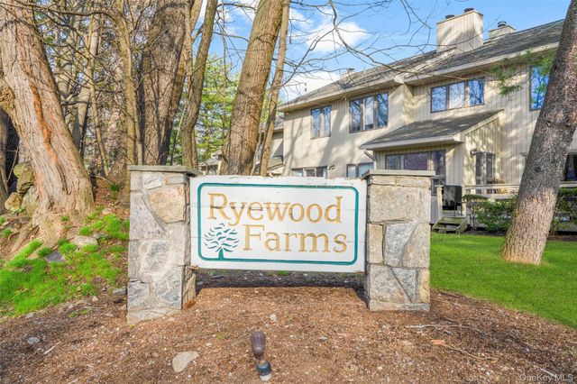 16 Tulip Tree Lane, Mamaroneck, NY 10543