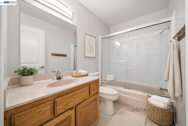 960 Shorepoint Court 116, Alameda, CA 94501