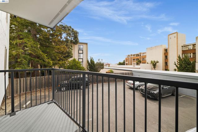 960 Shorepoint Court 116, Alameda, CA 94501