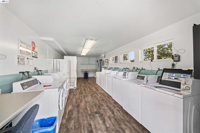 960 Shorepoint Court 116, Alameda, CA 94501