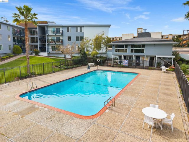 960 Shorepoint Court 116, Alameda, CA 94501