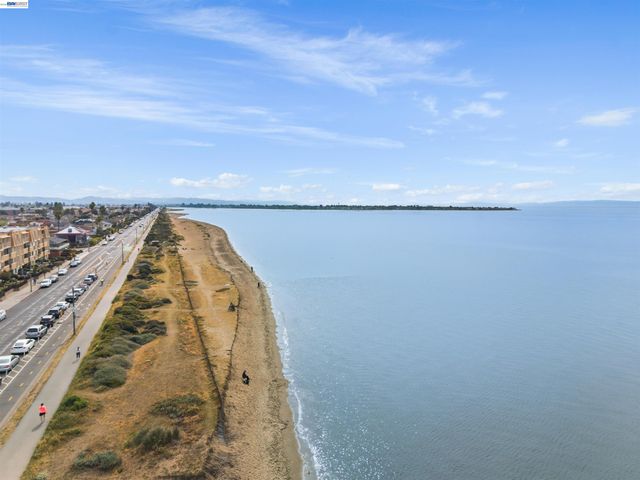 960 Shorepoint Court 116, Alameda, CA 94501