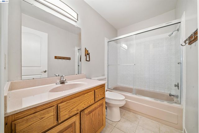 960 Shorepoint Court 116, Alameda, CA 94501