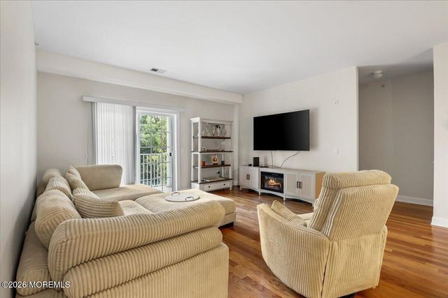 203 Canterbury Lane, Morganville, NJ 07751