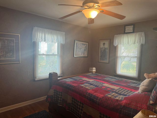 1803 W CHERRY Street, Marion, IL 62959