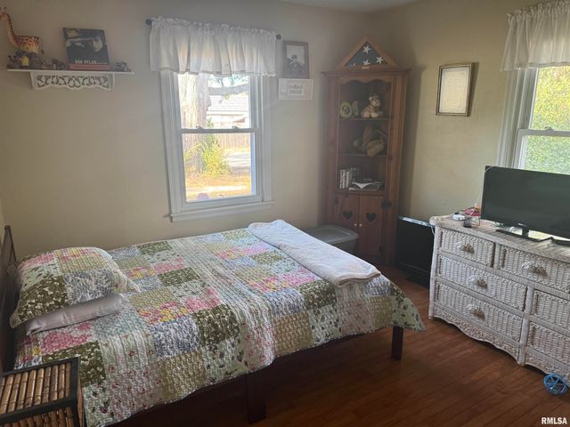 1803 W CHERRY Street, Marion, IL 62959