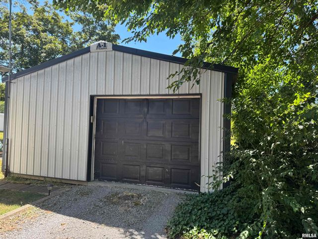 1803 W CHERRY Street, Marion, IL 62959