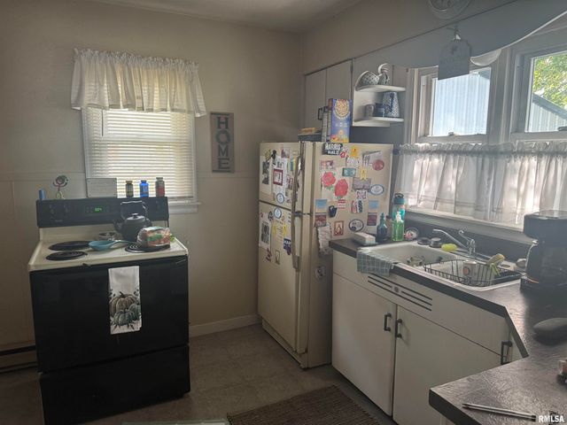 1803 W CHERRY Street, Marion, IL 62959