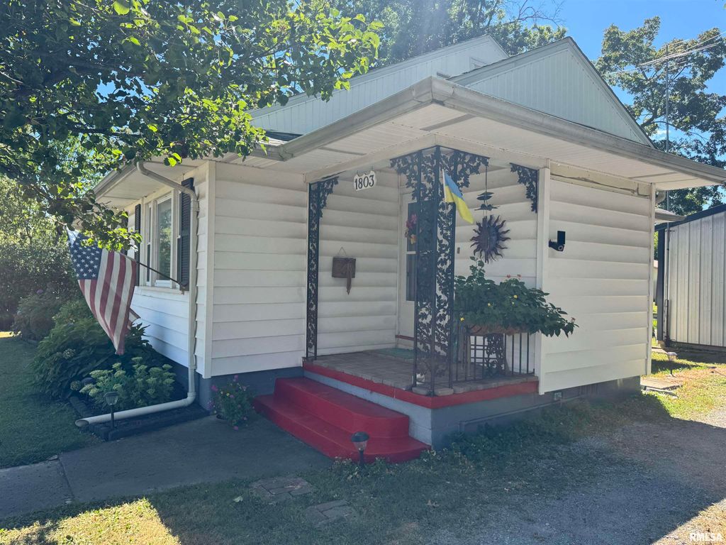 1803 W CHERRY Street, Marion, IL 62959