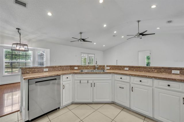 1717 W KELLY PARK ROAD, Apopka, FL 32712