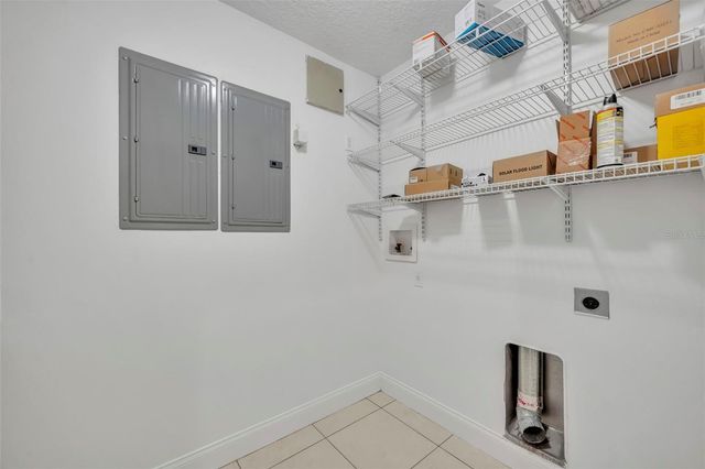 1717 W KELLY PARK ROAD, Apopka, FL 32712