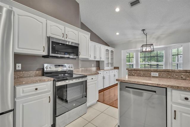 1717 W KELLY PARK ROAD, Apopka, FL 32712