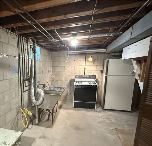 1952 Dodge Drive NW, Warren, OH 44485