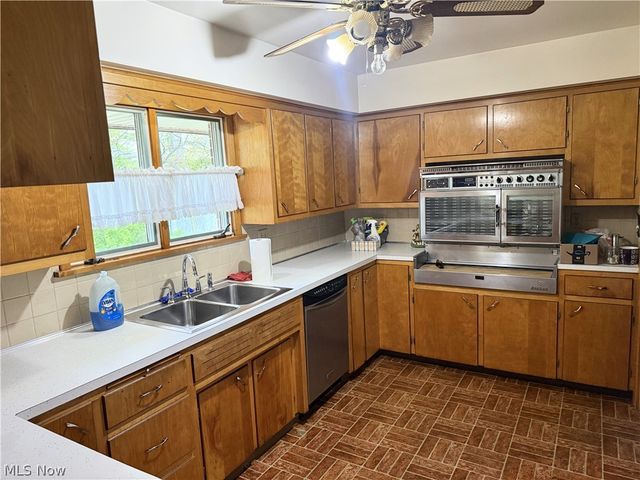 1952 Dodge Drive NW, Warren, OH 44485