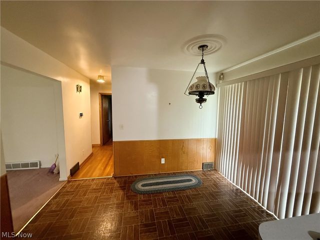 1952 Dodge Drive NW, Warren, OH 44485