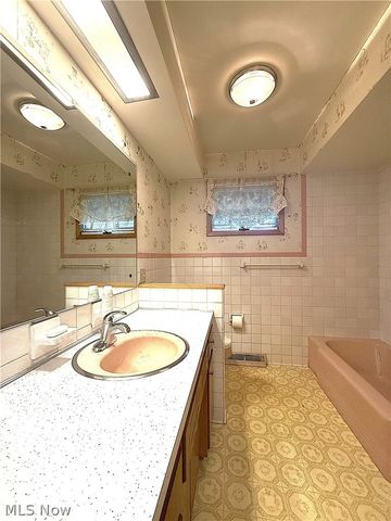 1952 Dodge Drive NW, Warren, OH 44485