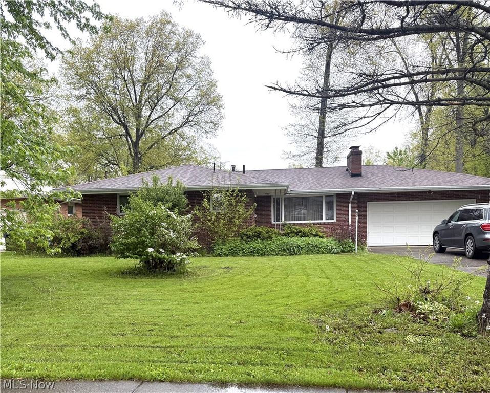 1952 Dodge Drive NW, Warren, OH 44485