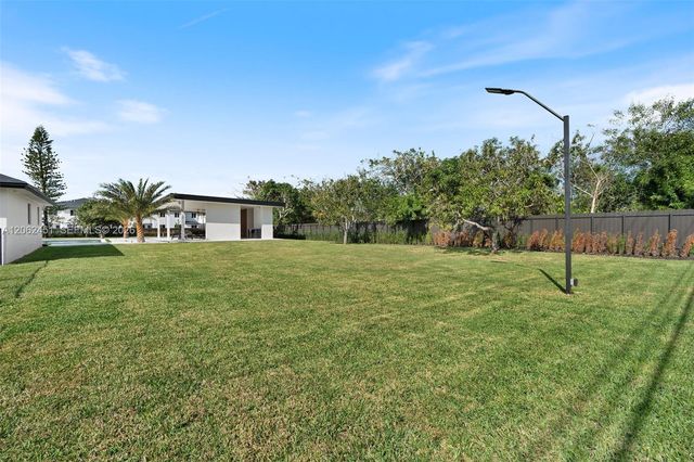 12425 SW 226th St, Miami, FL 33170