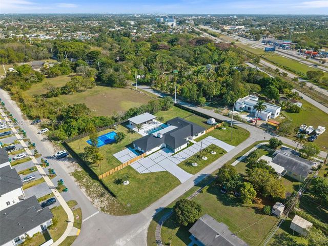 12425 SW 226th St, Miami, FL 33170
