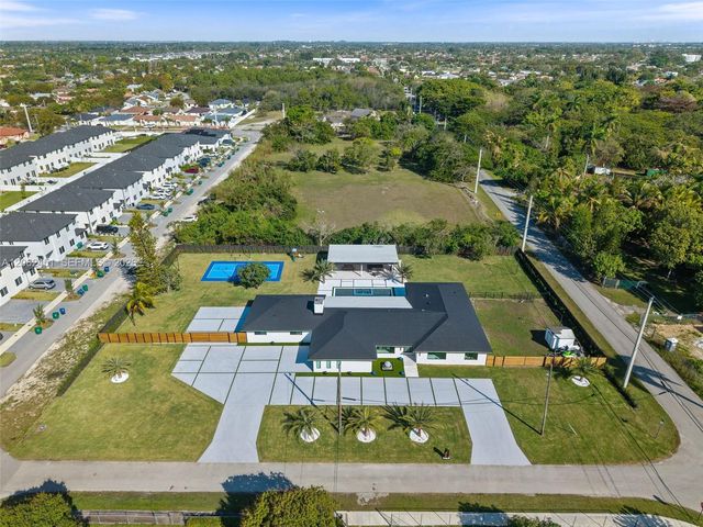 12425 SW 226th St, Miami, FL 33170