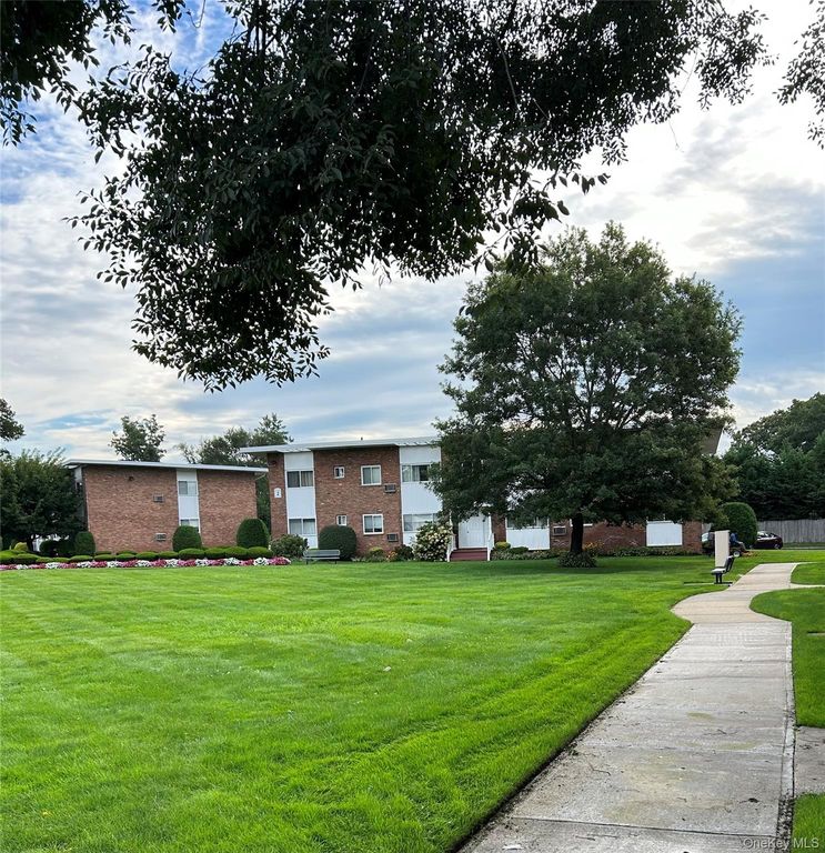 355 Route 111 Unit #30 Route 111 30, Smithtown, NY 11787 — exterior