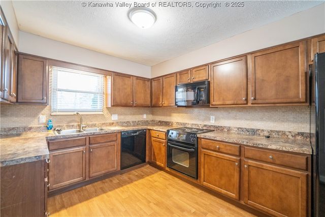 5110 Ridgecross Drive, Cross Lanes, WV 25313