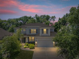 9154 Shady Bend Road, Lenexa, KS 66227